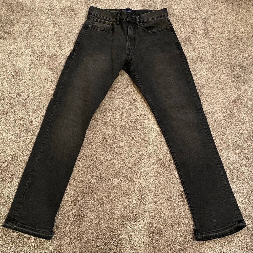 Men’s GAP denim men’s taper  straight black jeans. Size 28 x30 with raw hem